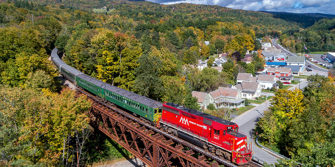 Read more about the article There’s a Fall Foliage Train Tour in Ludlow, Vermont